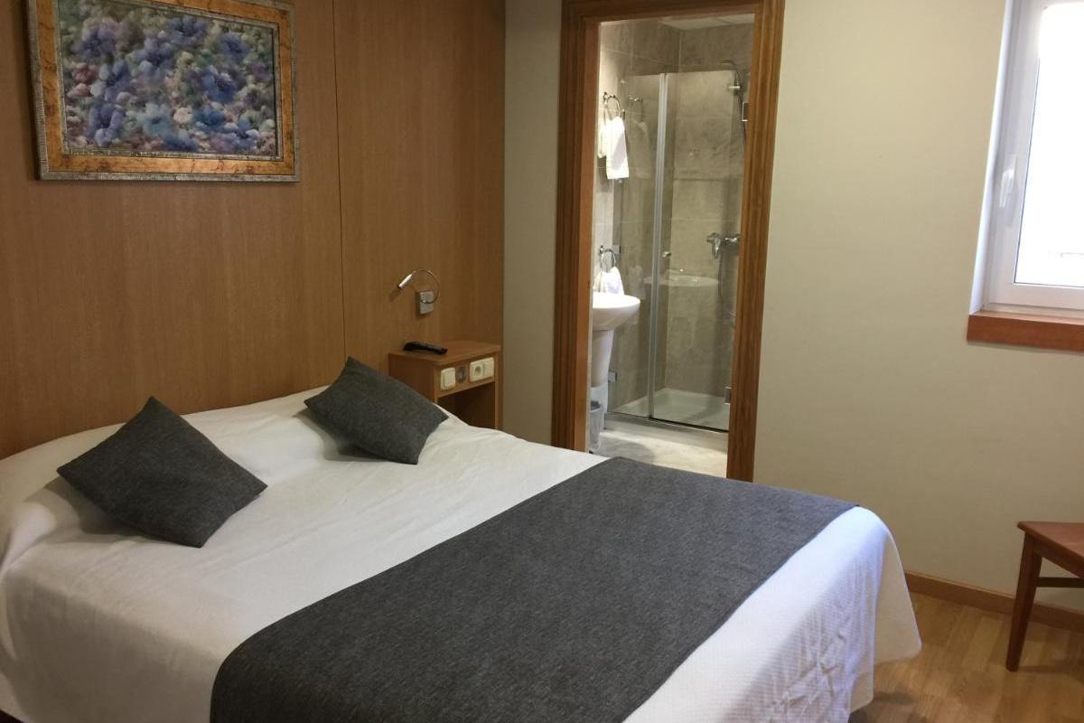 Iraipe Izaga Hostal Noain Ngoại thất bức ảnh