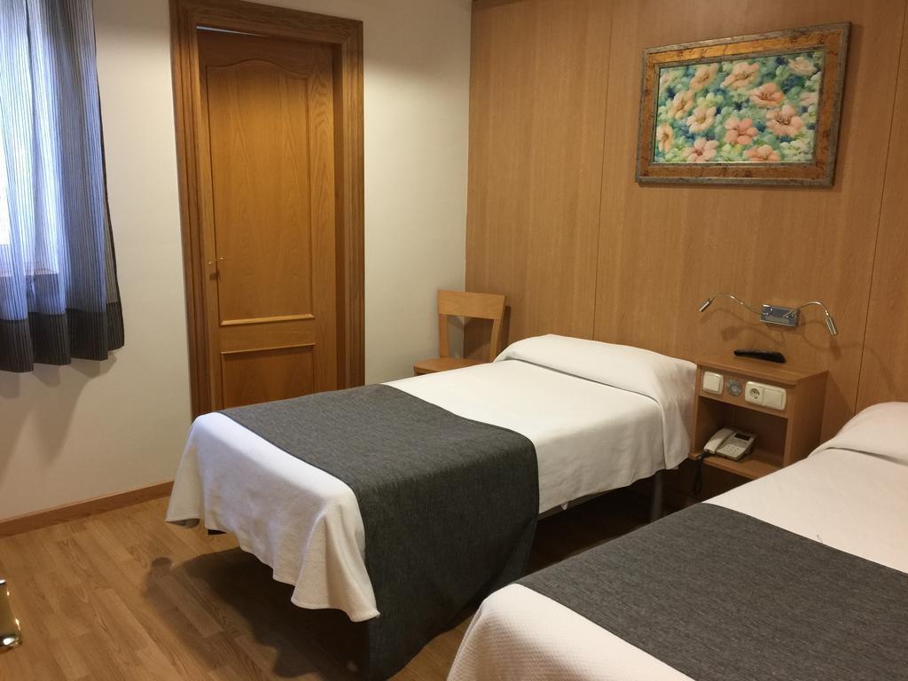Iraipe Izaga Hostal Noain Ngoại thất bức ảnh