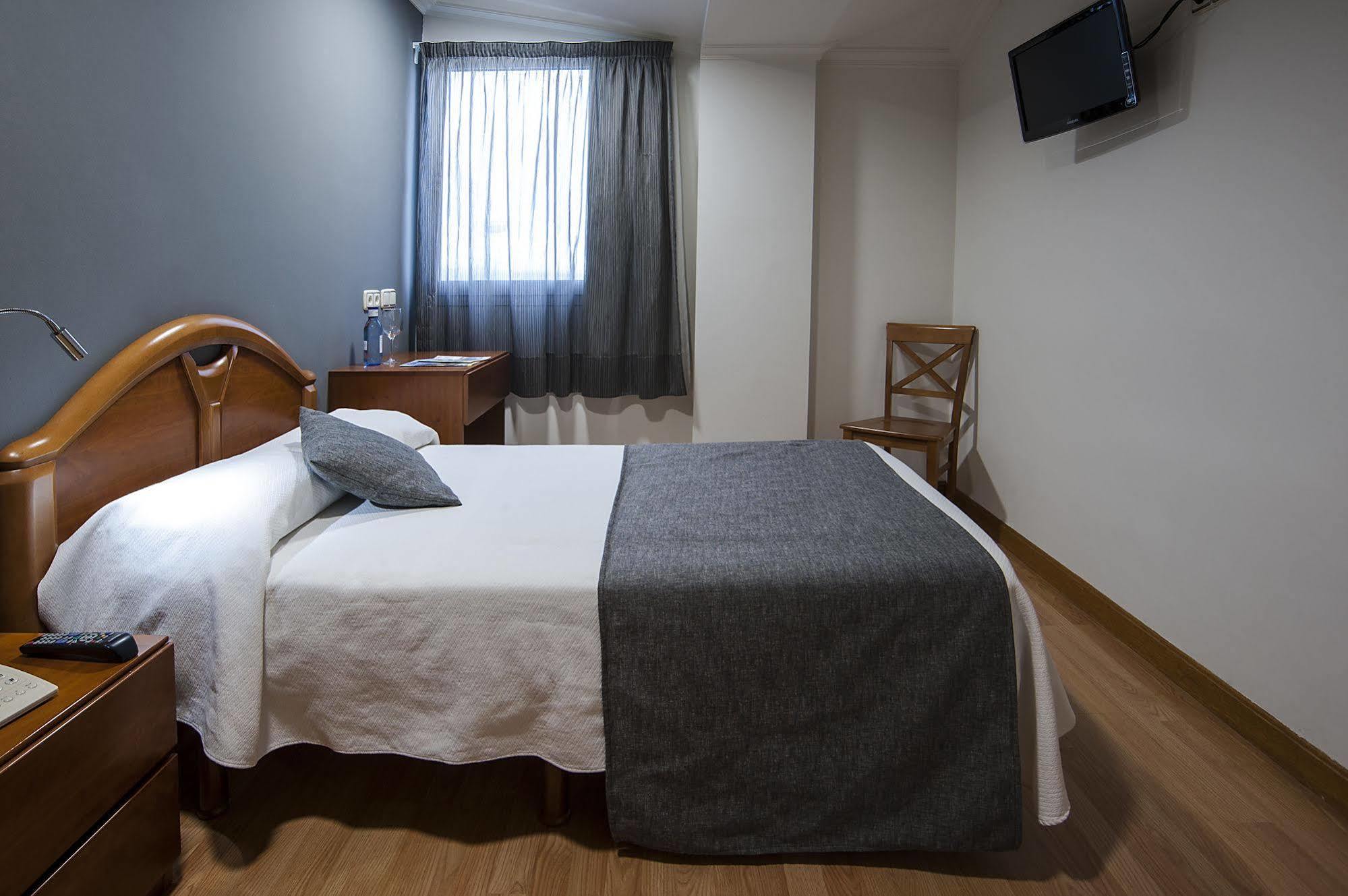 Iraipe Izaga Hostal Noain Ngoại thất bức ảnh